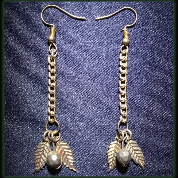Metallic Earrings with metallic leaves - Picture 1 of 1